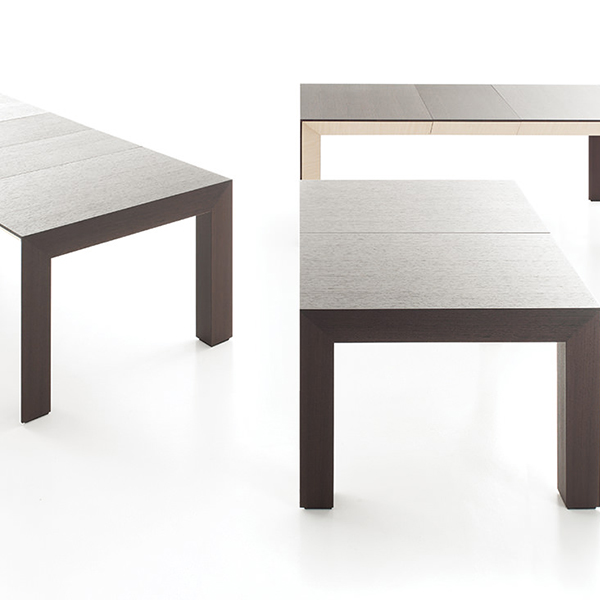 Perspectiva Extendable Table